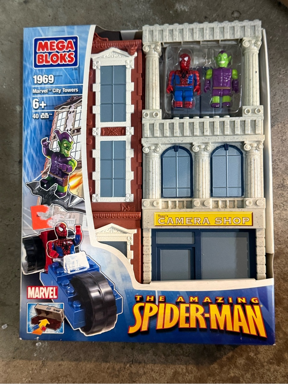 Mega Bloks The Amazing Spider-Man City Towers Playset - Blue, Gray & White